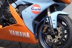 Yamaha R1 RN12 mit Rennverkleidung